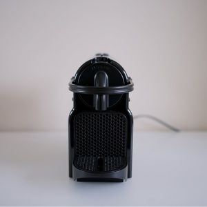 Nespresso Inissia Black - by DeLonghi
